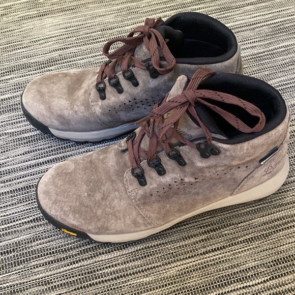 Danner women's Inquire Chukka Hiking Boot size 7 EUC - Picture 1 of 13